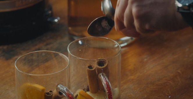 M jak miłość odc. 1868. Dariusz Hoffman (Mateusz Rusin) - tabletki / narkotki dla Kingi