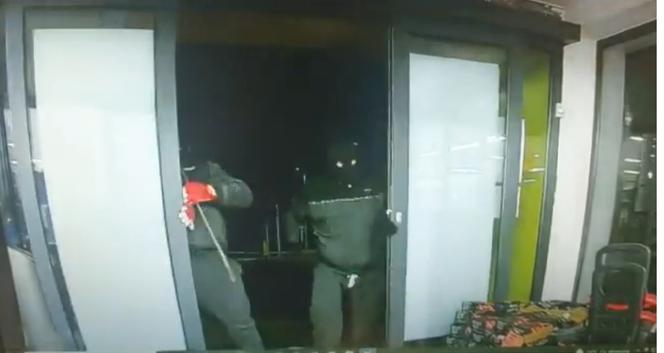 Zatrzymano dwóch mężczyzn za wysadzenie bankomatu w Kwilczu