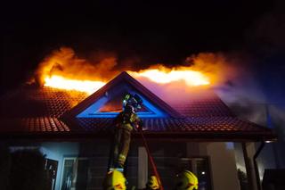Pożar domu we wsi Ruda Rzeczka. W internecie ruszyła zbiórka pieniędzy na pomoc pogorzelcom