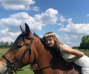 Koń zrujnował życie 16-letniej Klaudii. Mama: Cudem udało się ją uratować