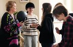 Barwy szczęścia, odcinek 3192. Józefina (Elżbieta Jarosik), Emilka (Jessica Frankiewicz), Emil (Artem Malaszczuk)
