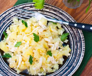 Błyskawiczna sałatka z marynowanego selera z ananasem i kukurydzą