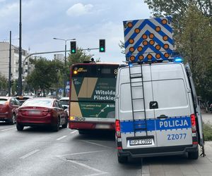  4-latek ciągnięty przez autobus miejski! Drzwi pojazdu przycięły nóżkę dziecku