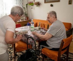 Od lat wspiera schorowaną sąsiadkę w potrzebie. Teraz pani Danuta jest za to wynagradzana