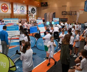 Ponad pół tysiąca dzieci i mistrzyni olimpijska na „KINDER Joy of moving Alternatywne lekcje WF”!