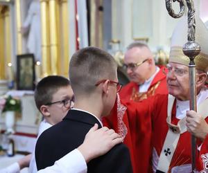 Abp Jędraszewski do młodych: Krzyże są znakiem wzywającym do tego, by człowiek żył „większą wolnością”