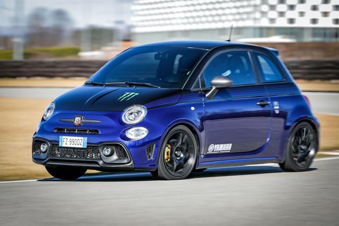 Abarth 595 Monster Energy Yamaha i Scorpioneoro