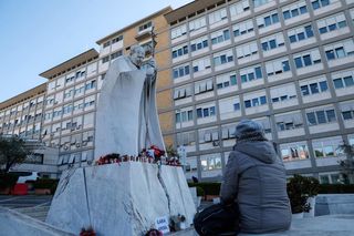 Jak czuje się papież Franciszek? Nowe informacje z Watykanu