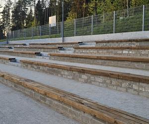 Zmodernizowana plaża na Mazurach przyciąga wielu turystów. Z jakich atrakcji można korzystać? Zobacz zdjęcia!