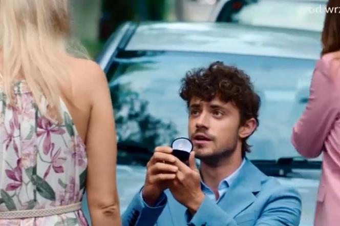 Przyjaciółki, 18 sezon. Inga (Małgorzata Socha), Sajmon (Jakub Sasak)