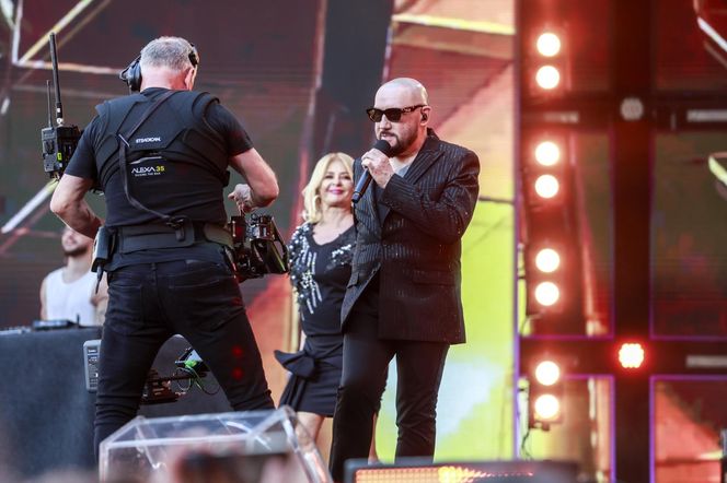 Michał Szpak tak się przejął na scenie, że zgubił mikrofon! Na szczęście nie był sam