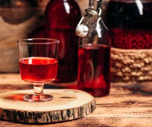 Nalewka z czereśni – zobacz, jakie ma właściwości. Wiesz, z których czereśni wyjdzie najlepsza?