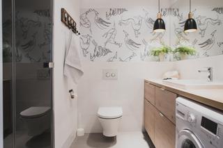 Projekt małej łazienki: ciekawa tapeta zrobi Ci wnętrze