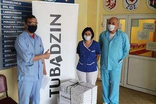 Grupa Tubądzin kupiła respiratory i dalej pomaga