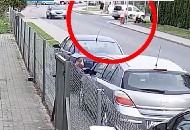 Wyprzedzając nastolatka na skrzyżowaniu, kobieta zajechała mu drogę