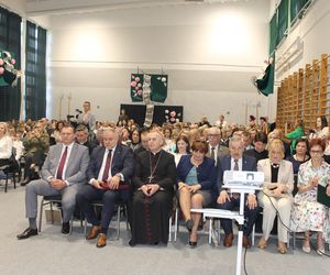 Jubileusz 40-lecia połączony był ze świętem szkoły, ponieważ obchodzi ona również 28. rocznicę nadania imienia.
