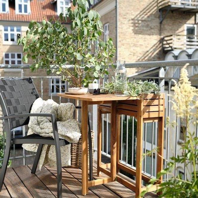 Mały balkon w bloku