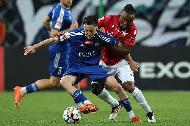 Rafał Mikulec w spotkaniu z Miedzią Legnica nabawił się bardzo groźnie wyglądającej kontuzji. Zawodnik długo opatrywany był na murawie, skąd zabrała do karetka