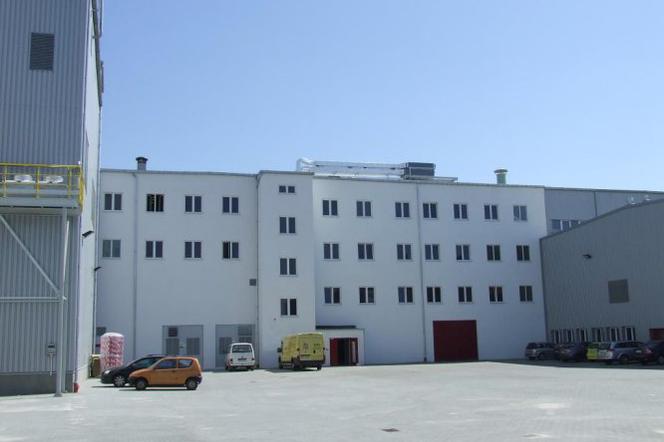 Hala produkcyjna z budynkiem biurowym