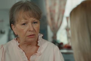 Barwy szczęścia, odcinek 3145. Basia (Sławomira Łozińska), Jola (Małgorzata Potocka) 