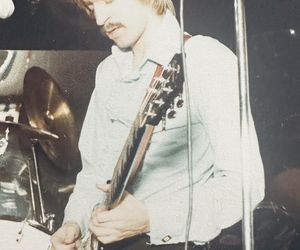 Majka Jeżowska, Tom Logan