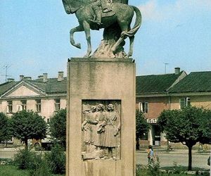 Rynek w Końskich na archiwalnych zdjęciach