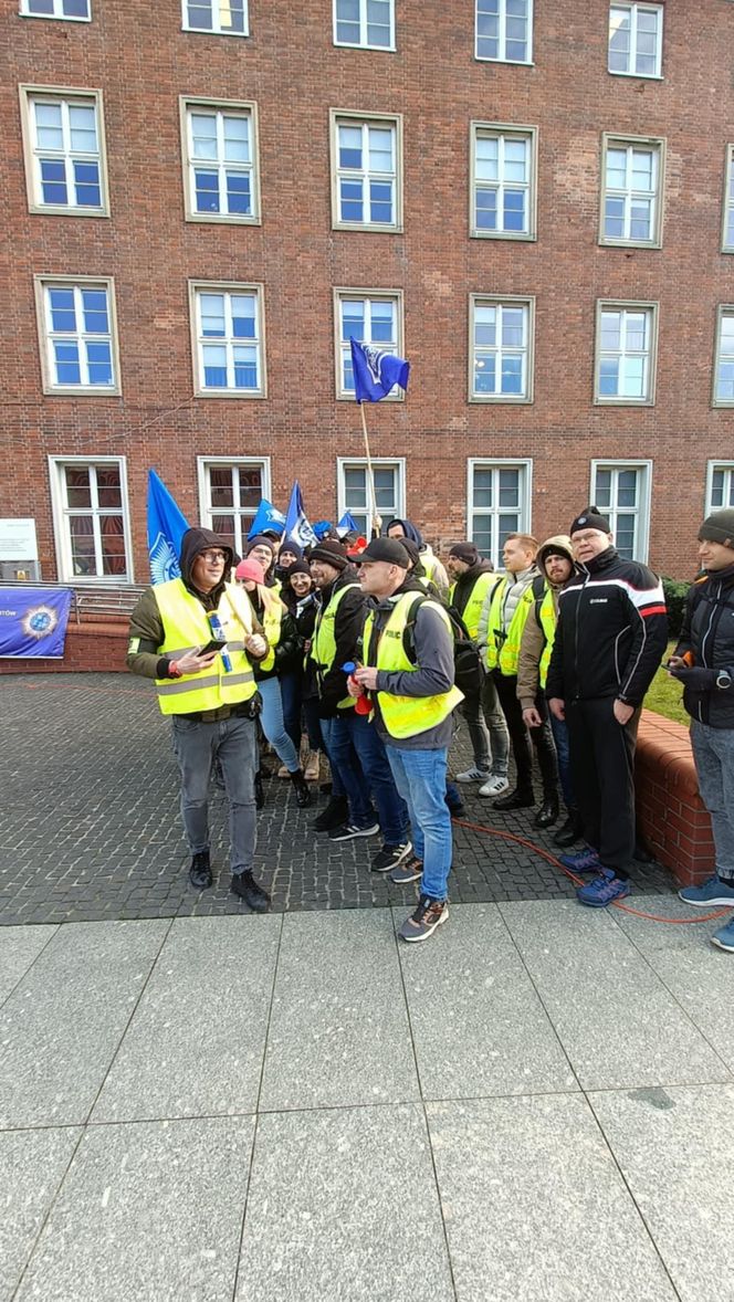 Protest służb mundurowych w Gdańsku! Na miejscu kilkuset funkcjonariuszy z Pomorza 