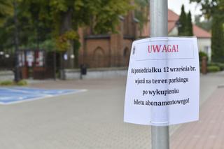 Rodzice puszczają dzieci na ulicę, bo… proboszcz wprowadził abonament za parking. Gdzie teraz mamy parkować?