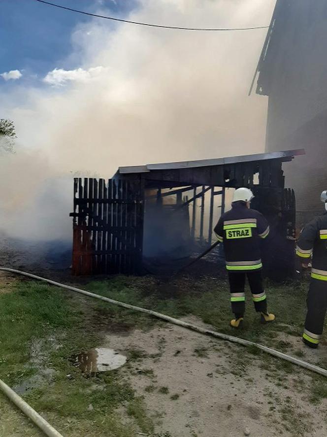 Pożar we wsi Turza Wielka. Poparzone dzieci trafiły do szpitala 