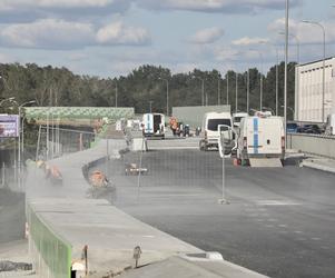 Estakada na Marsa i Żołnierskiej na ukończeniu. Drogowcy pracują w pocie czoła