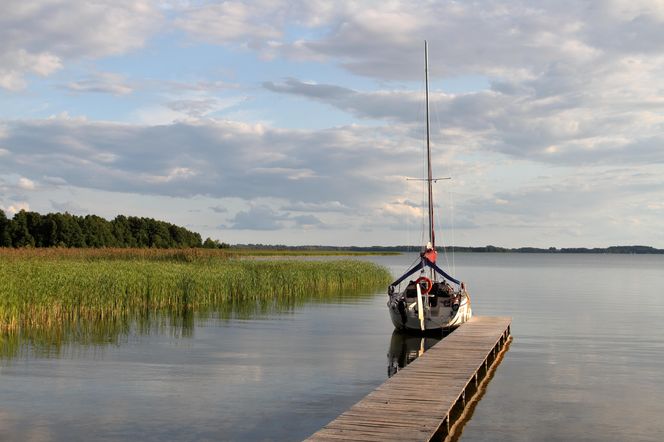 Wakacje rozczarowują pogodą? Sprawdź listę mazurskich jezior, gdzie woda jest ciepła jak zupa!