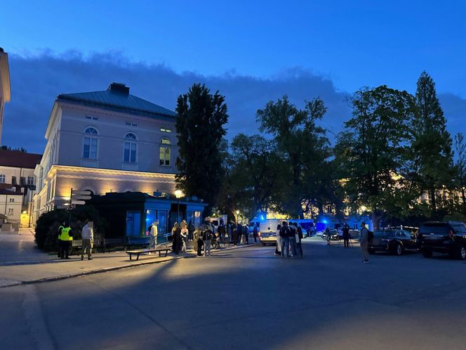  Atak siekierą na UW