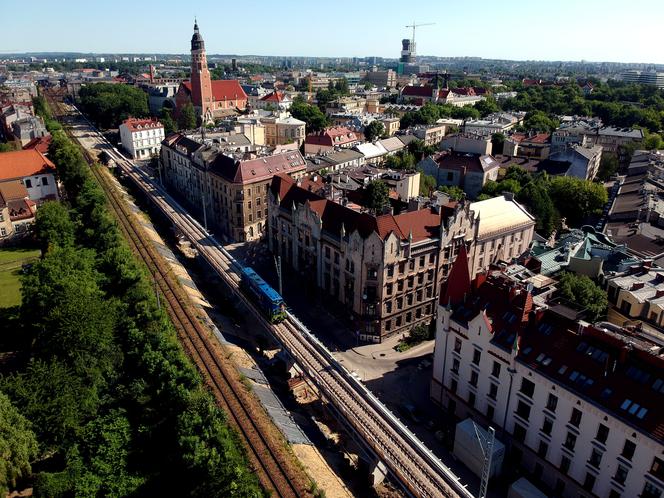 Kraków: Pierwsza lokomotywa przejechała po nowych estakadach kolejowych na Grzegórzkach