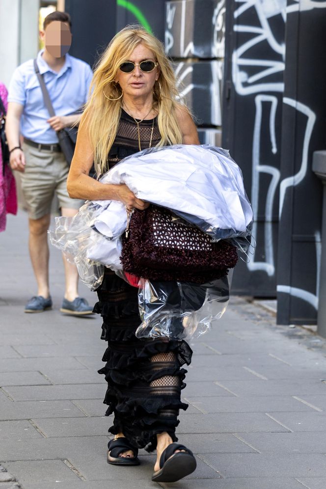 Monika Olejnik. W falbanach pogubiła pranie