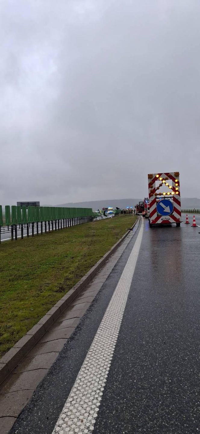 Koszmarny wypadek na A1 między Nowymi Marzami i Grudziądzem. Dwie osoby ranne! [ZDJĘCIA]