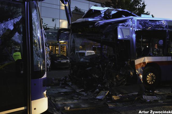 Czołówka dwóch autobusów! Są ranni