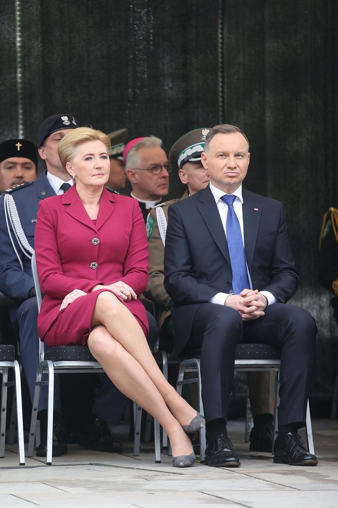 Co się stanie z kreacjami Agaty Dudy?