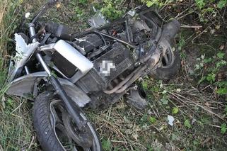 MAKABRYCZNY WYPADEK! Motocykl wypadł z drogi. 37-latek zginął na miejscu [ZDJĘCIA]