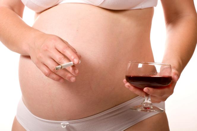 Używki w ciąży: palenie papierosów, alkohol, kawa, herbata, czekolada - czego unikać?