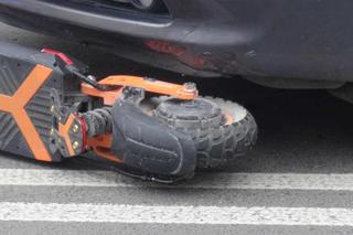 Osobówką potrąciła 14-latkę na hulajnodze. Dziewczynę zabrło pogotowie