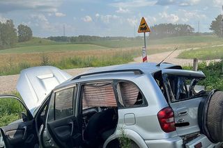 Wołyńce. Młody kierowca wjechał wprost pod nadjeżdżający pociąg towarowy