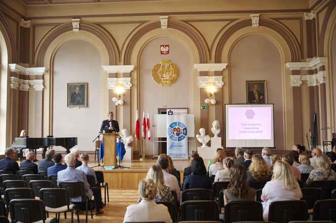 Wyróżniono najlepszych uczniów z Łodzi. Otrzymali specjalne stypendia [ZDJĘCIA]