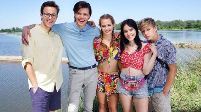 Barwy szczęścia odc. 2145. Kajtek (Jakub Dmochowski), Madzia (Natalia Sierzputowska), Kacper (Jakub Szlachetka), Oliwka (Wiktoria Gąsiewska), Tymon (Jakub Wróblewski)