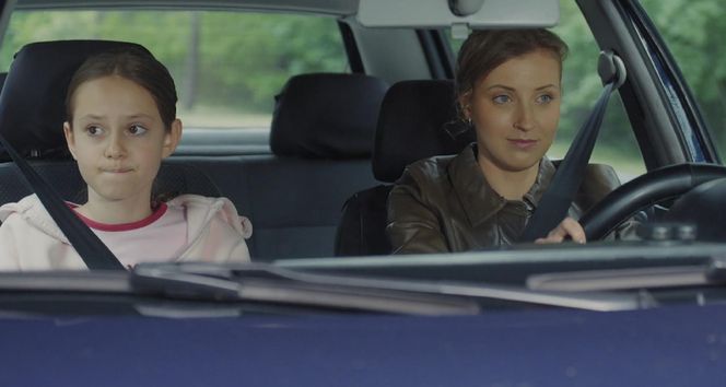 M jak miłość odc. 1886. Natalka (Dominika Suchecka), Hania (Wiktoria Basik)