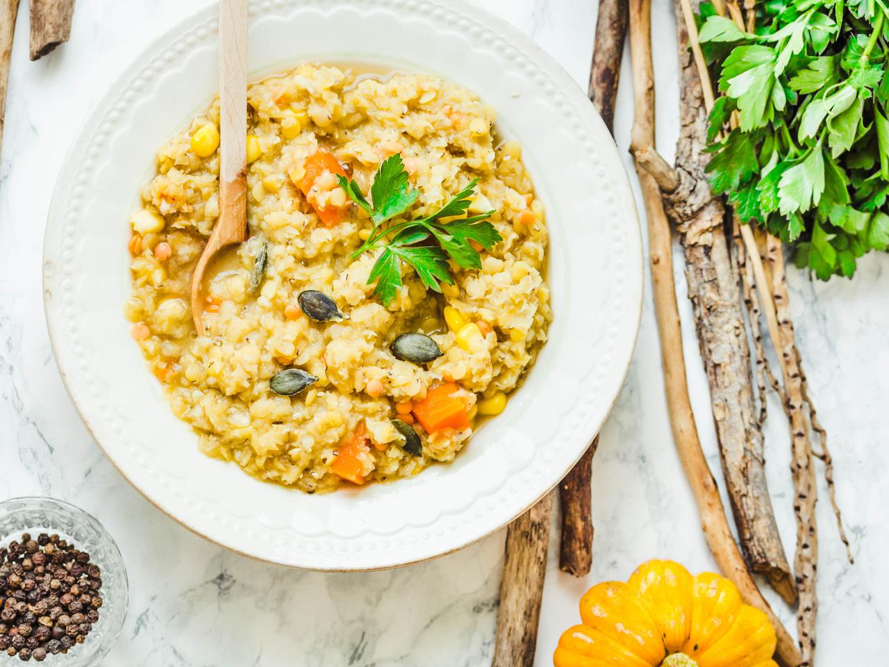 Gulasz z soczewicy, dyni i kukurydzy, czyli rozgrzewający indyjski dahl