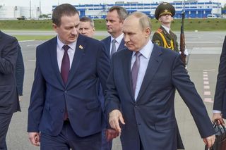  Zwrócili uwagę na ręce Putina. Zagadka rozwiązana?