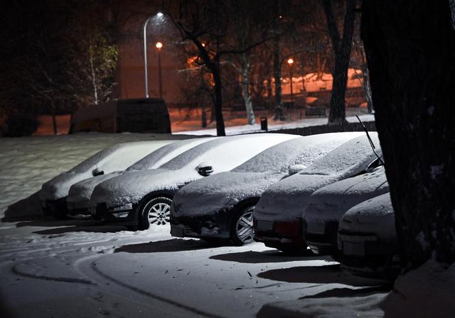 Kraków zasypany śniegiem. Armagedon na drogach. Ogromne utrudnienia w kursowaniu komunikacji miejskiej