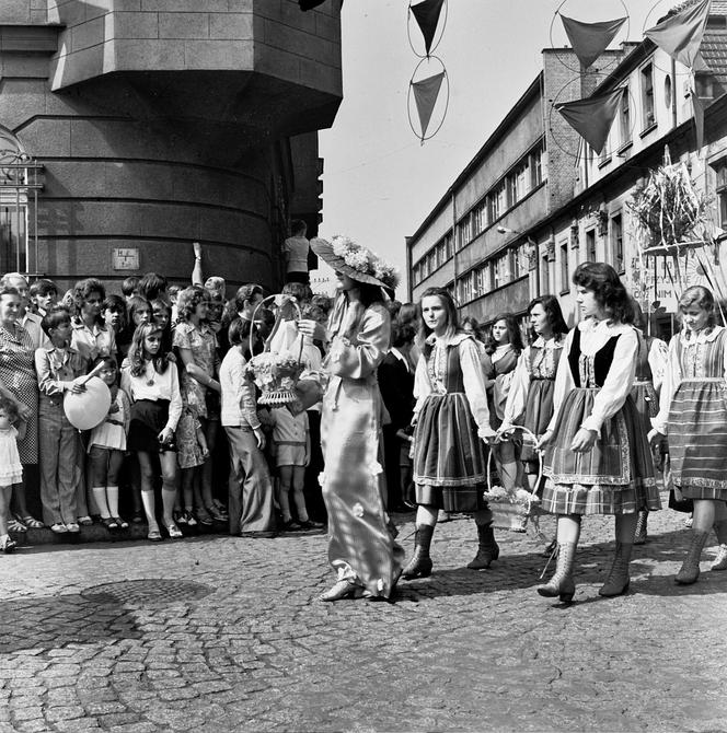 Pochód gwarkowski w latach 60. i 70.  Ale stroje! 