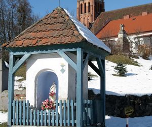 Niezwykła wieś na Warmii 8 km od Olsztyna. Wyróżnia ją układ budynków