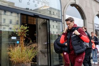 Polska – Litwa: Tak Piotr Zieliński potraktował kibiców czekających pod hotelem. Są zdjęcia!